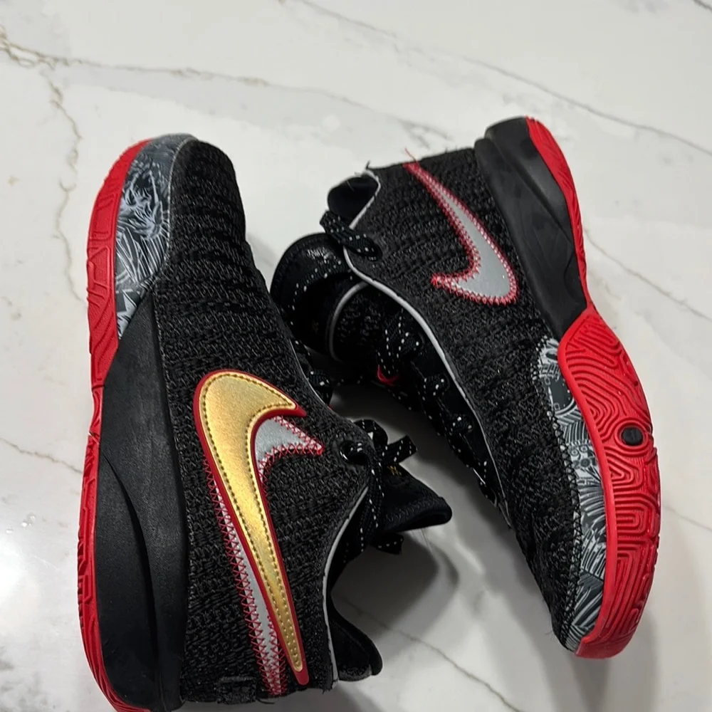 Nike Black and Gold Athletic Shoes with Sleek Design